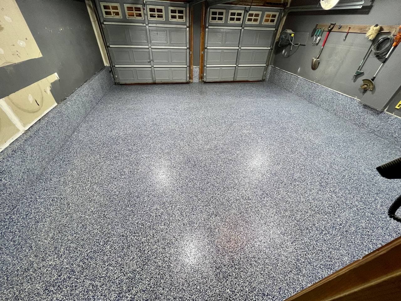 Quartz epoxy floor system layers